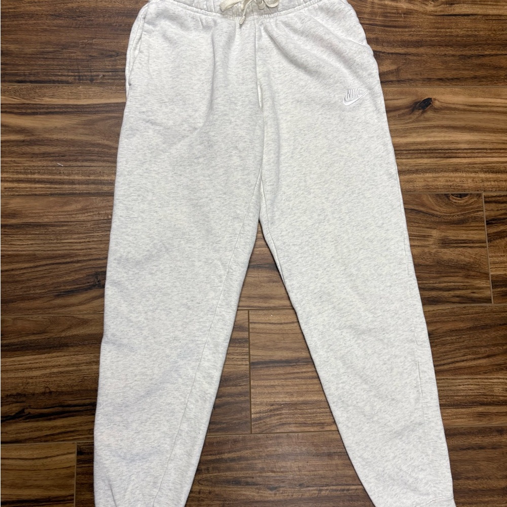 Nike Sportswear Club swoosh women's mid-rise joggers, grey, size XS